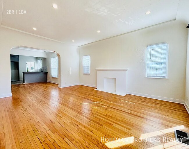 Building Photo - 330 1/2 N Genesee Ave-A
