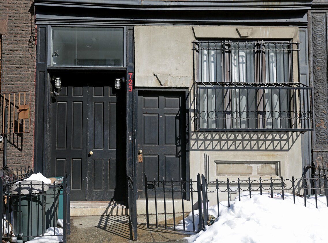 Building Photo - 723 Union St
