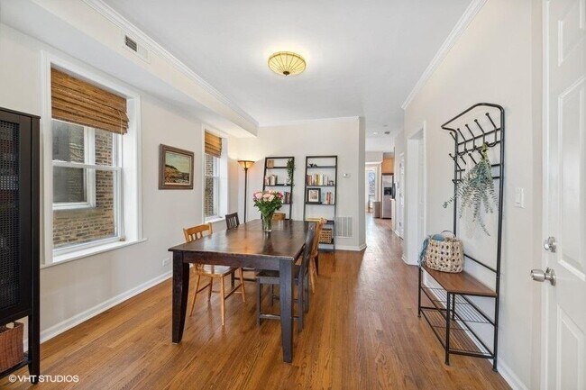 Foto del edificio - 1741 W Catalpa Ave