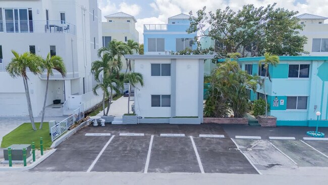 Building Photo - 312 Elm St