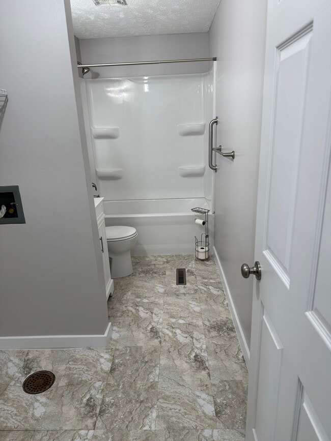 Bathroom with tub/shower combo - 4811 S 45th St