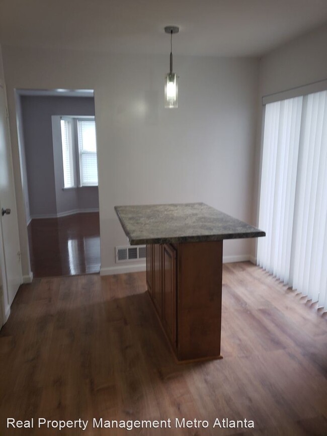 Building Photo - 4 br, 3.5 bath House - 953 Lake Drive Terrace