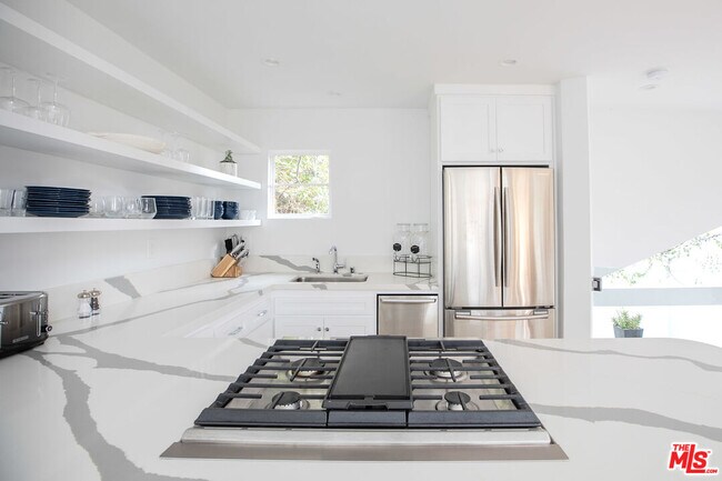 Foto del edificio - 29233 Heathercliff Rd