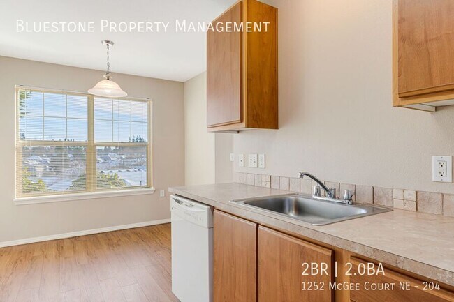 Foto del edificio - 1252 Mcgee Ct NE