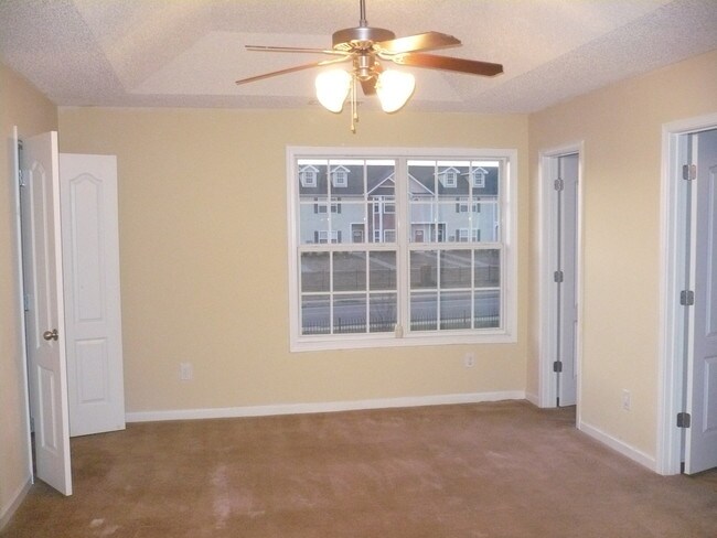 Foto del edificio - 8650 Thomas Rd