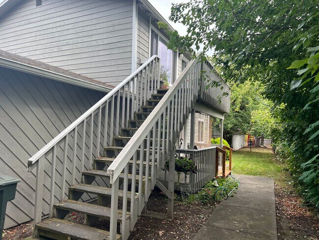 Building Photo - 1500 H St