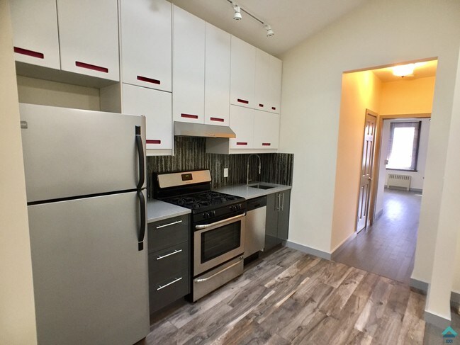 Building Photo - 5918 Bleecker St