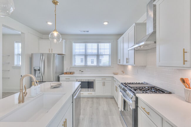 Building Photo - 10th and Park