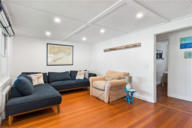 Foto del edificio - 39 Salt Pond Way