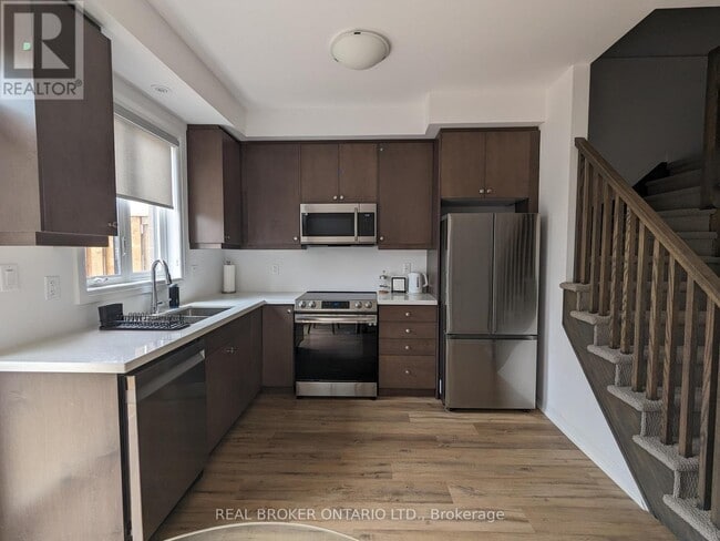 Building Photo - 461 Blackburn Dr