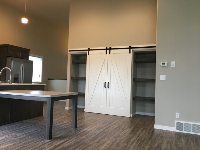 Building Photo - 3 Bed 3 Bath Single Family Home