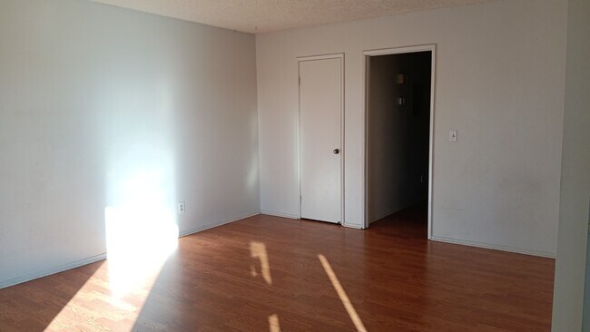 Foto del edificio - 836 E Avenue J12