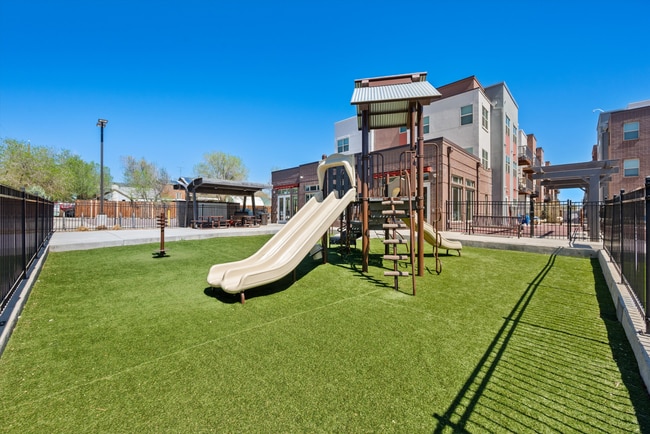 Foto del edificio - Baker School Apartments