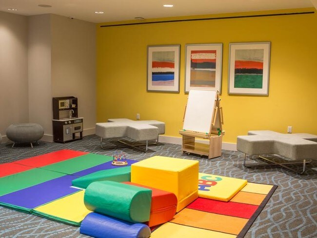 Building Photo - 403 E 34th St