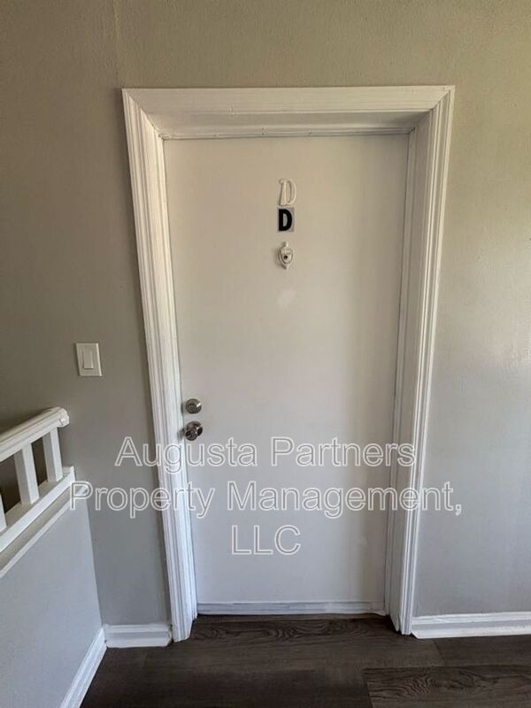 Building Photo - 110 3rd St