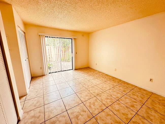 Foto del edificio - 1810 My Pl Ln