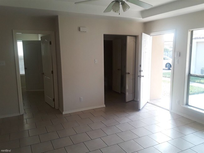 Foto del edificio - 2 br, 2 bath  - 2308 W Stubbs St