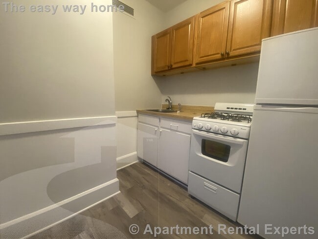 Building Photo - 156-158 Summer St Unit #301