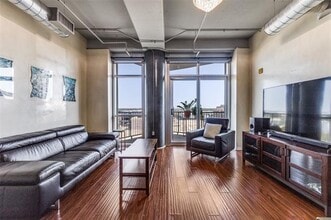 Building Photo - 1001 Belleview St