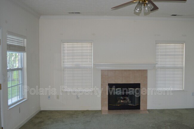 Building Photo - 1557 Sierra Springs