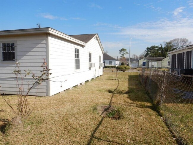 Foto del edificio - 4506 Kingsbury St