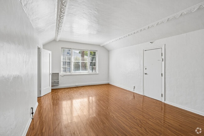 1BR, 1BA - 787SF - Living Room - 475 S. New Hampshire Ave.