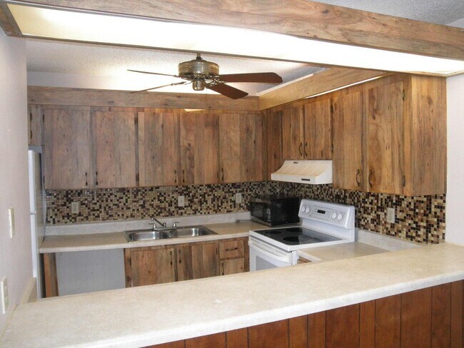 Foto del edificio - 571 Springdale Cir