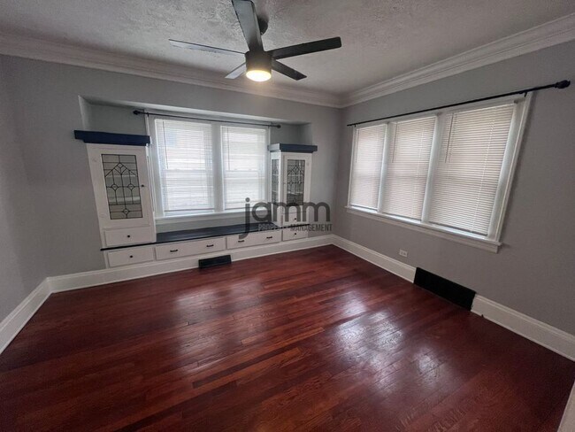 Foto del edificio - 3183 W 112th St