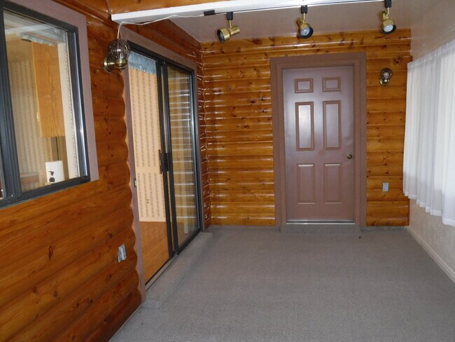 Building Photo - 1377 W Homestead Dr W