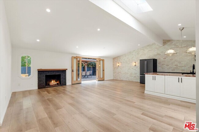 Building Photo - 5444 Cromer Pl