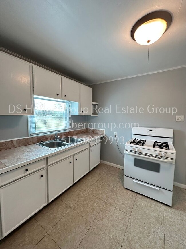 Foto del edificio - 4924 Christiansen Rd
