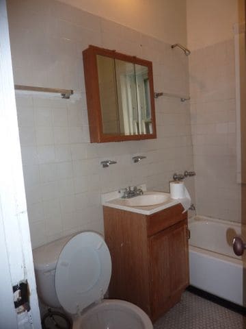 Foto del edificio - 1416 E 74th St