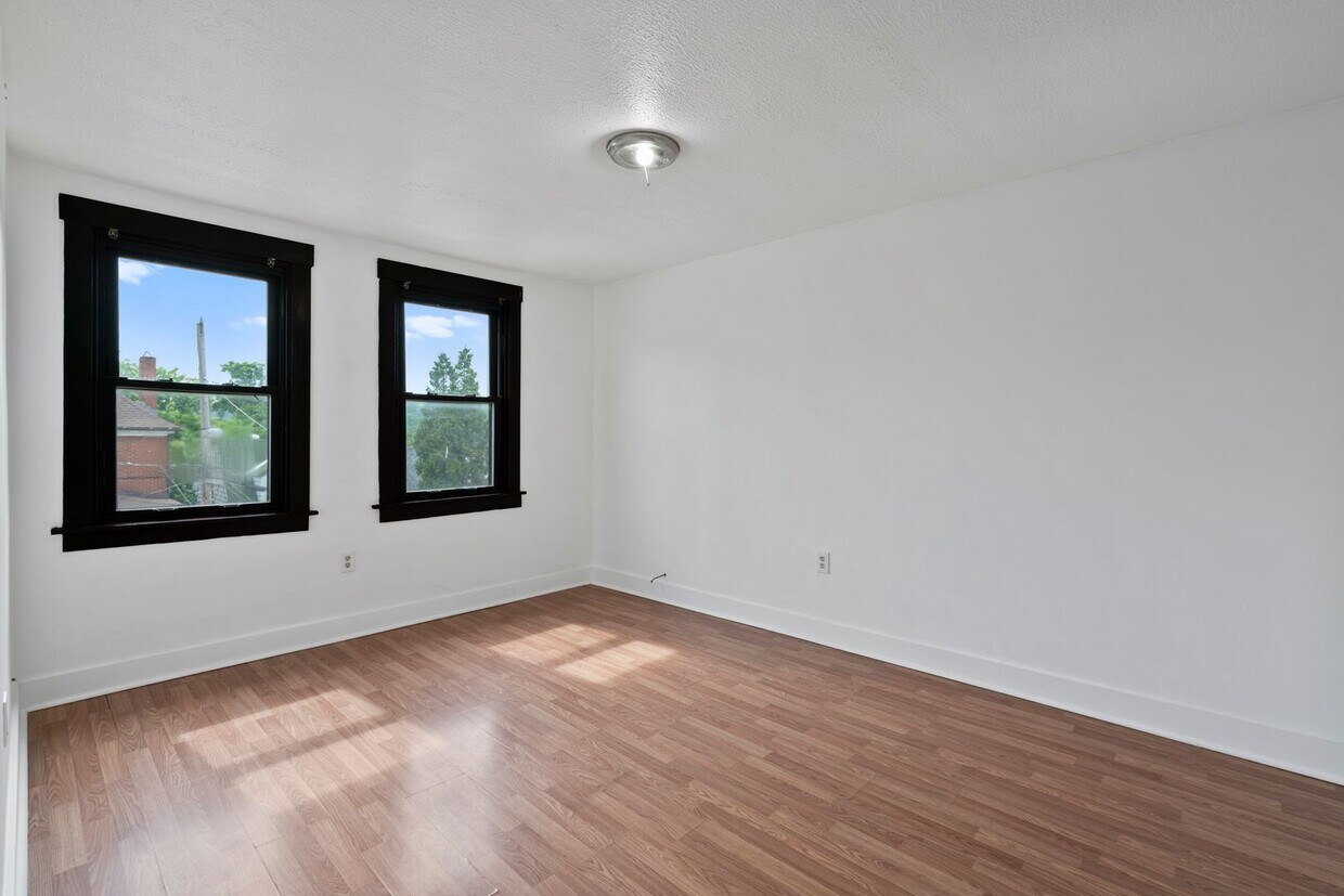 3 bed 1 bathroom - central air, outdoor sp... - 3 bed 1 bathroom - central air, outdoor sp...