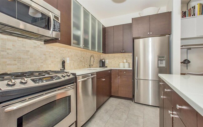 Foto del edificio - 232 PAVONIA Ave