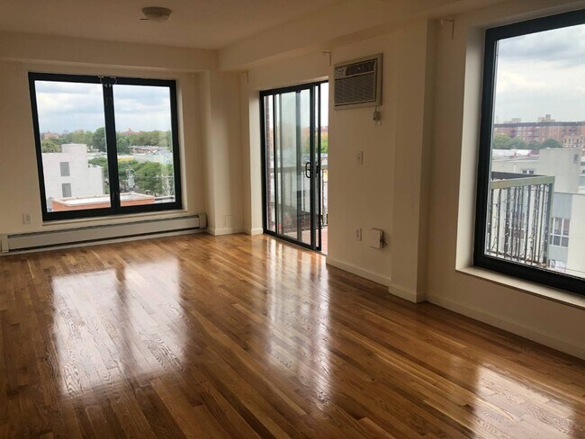 Foto del edificio - 2570 E 17th St