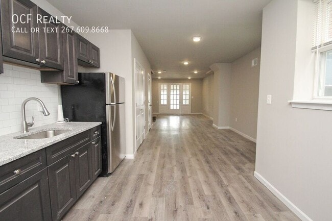 Building Photo - Three Bed Kingsessing Townhome