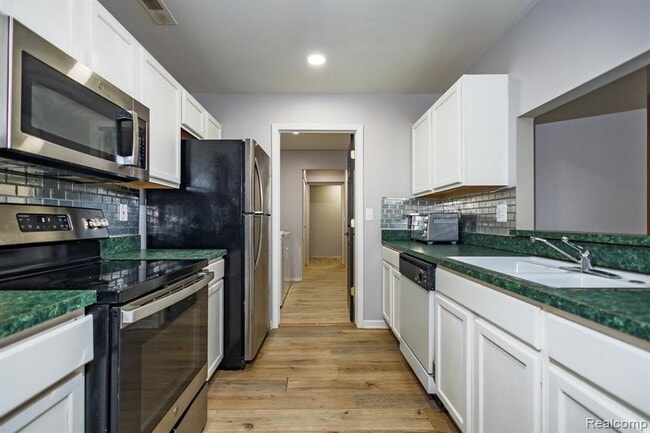 Foto del edificio - 46257 Cavalier Dr