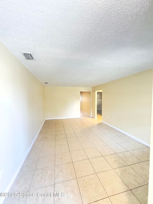 Building Photo - 2466 Uranus Dr