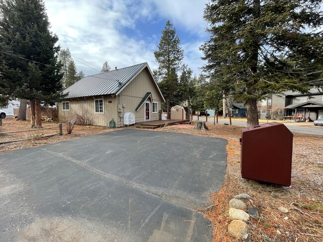 Building Photo - Adorable Cabin Nestled in Beautiful Meyers...
