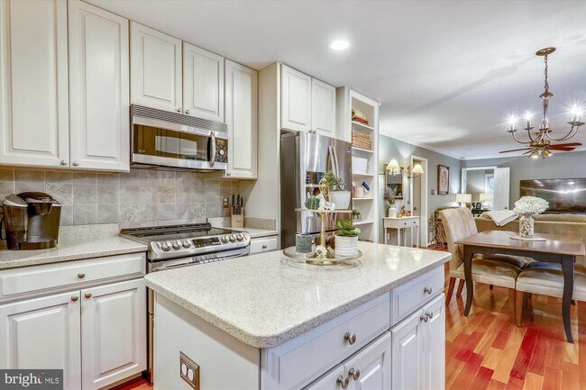 Foto del edificio - 2308 Popkins Ln