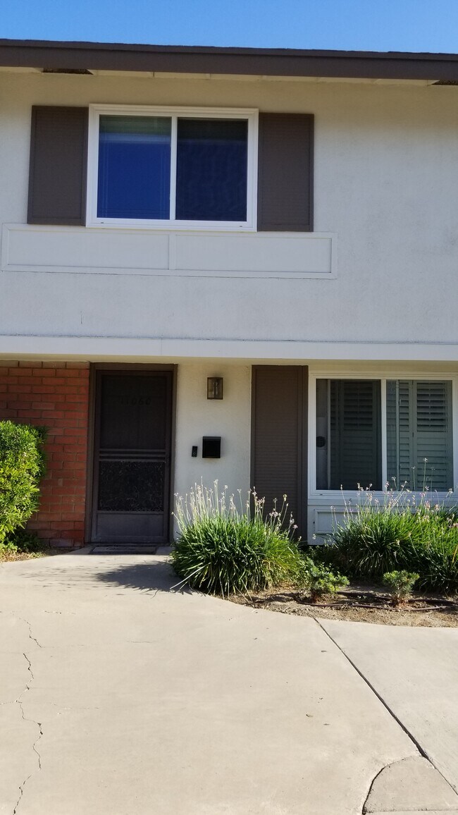 Building Photo - 11060 El Amarillo Ave