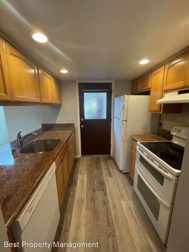 Primary Photo - 2 br, 1.5 bath House - 5552 Roundtree Terrace