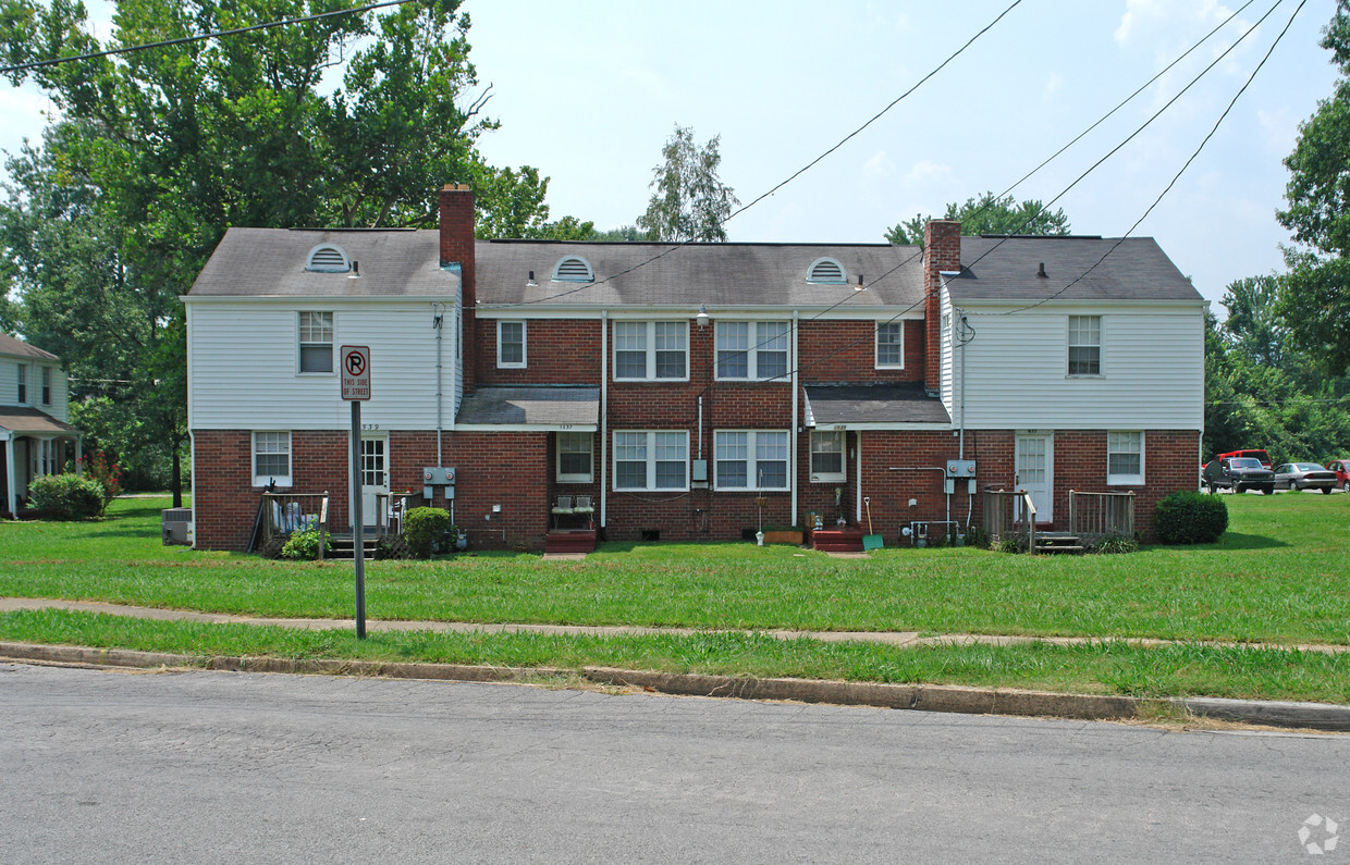 Building Photo - Imperial Village