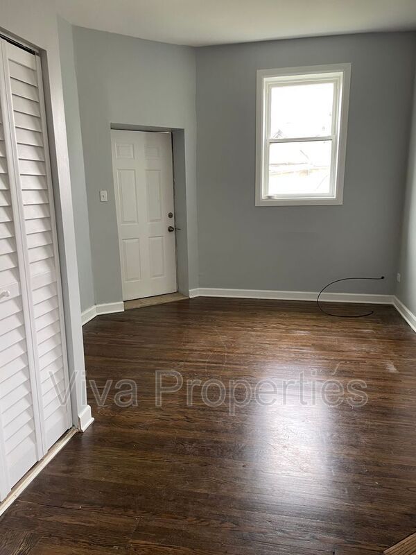 Foto del edificio - 728 N Pine Ave