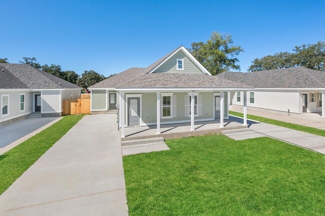 Building Photo - 518 Main St