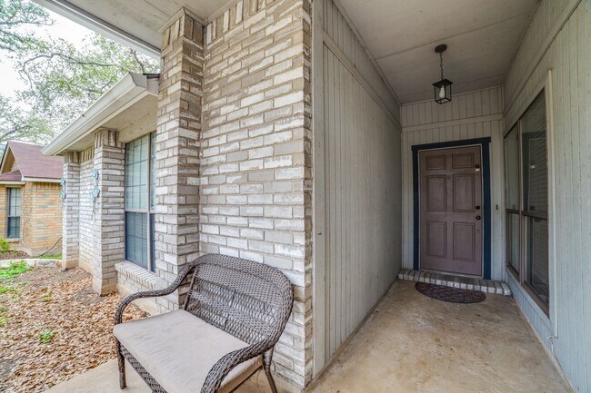 Building Photo - RENOVATED 4-BEDROOM IN WESTCREEK OAKS