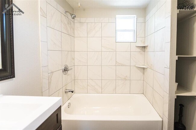 Foto del edificio - 2172 Ave L