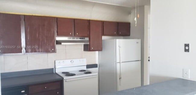 Foto del edificio - 14840 Naranja Lakes Blvd