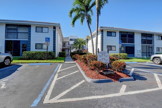 Building Photo - 15251 Lakes of Delray Blvd