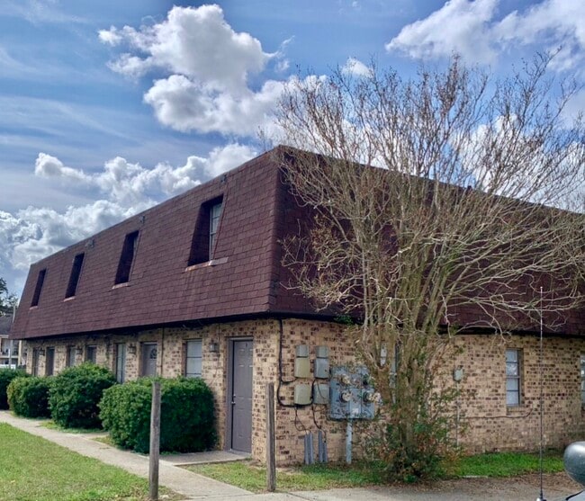 Building Photo - 304 Loire Ave
